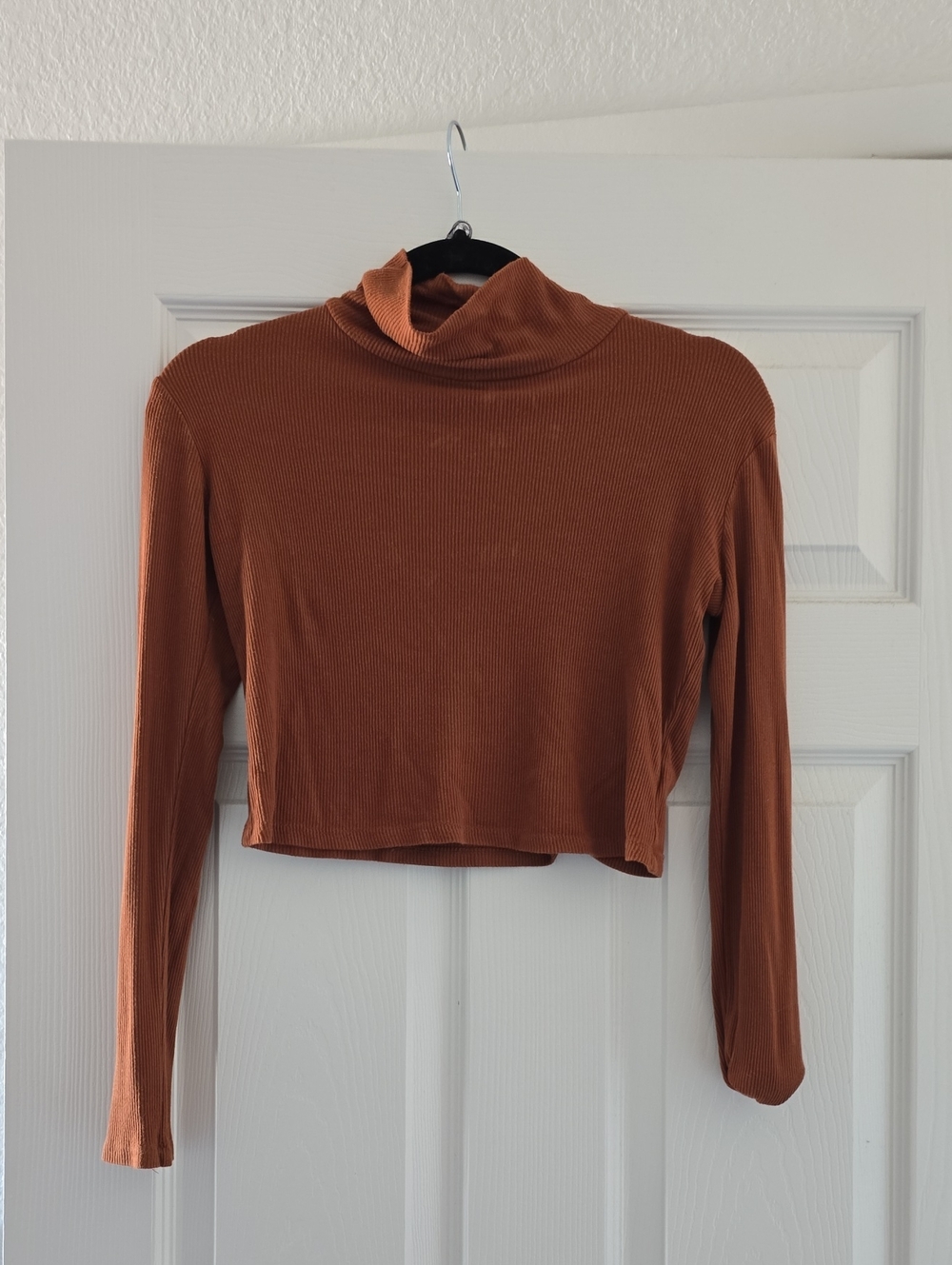 Active USA Brand Rust Ribbed Cropped Turtleneck Long Sleeve Top Size M